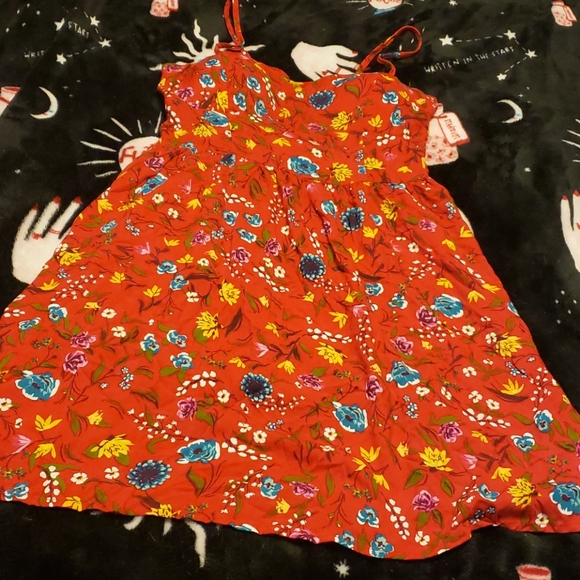 New Look Dresses & Skirts - Pretty floral dress